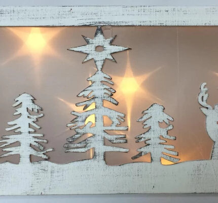 Decoratiune peisaj cu ren luminos din lemn alb
