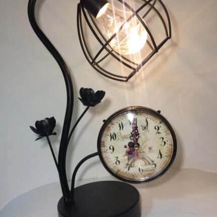 Veioza din metal cu ceas