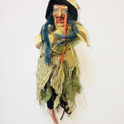 Vrajitoare pe matura cu baterii halloween