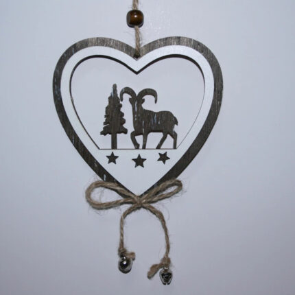 Decoratiune inimioara din lemn cu clopotei